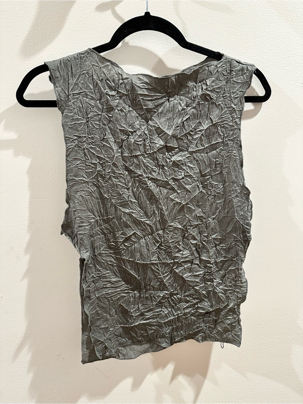 With Jean Crinkled Sleeveless Tank Top in Charcoal